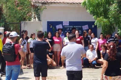 Alunos de São Rafael Protestam Contra Falta de Transporte Escolar para o IF de Ipanguaçu