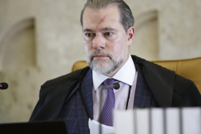 Legislação imuniza big techs ao punir só após descumprimento de ordem judicial, diz Toffoli