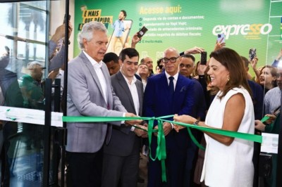 Caiado e Gracinha entregam Vapt Vupt Praça Cívica com novo conceito de atendimento