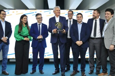 Caiado entrega premiação a pesquisadores de ciência e tecnologia e autoriza novos investimentos na área