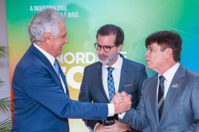 Em Brasília, Caiado prestigia posse da nova diretoria da Associação Nordeste Forte
