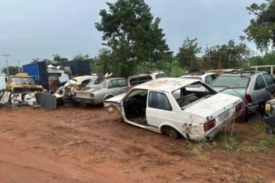 Patrulha Detran remove veículos e sucatas em Aragoiânia