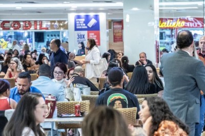 Setor de Serviços avança 0,8% e retoma crescimento em fevereiro