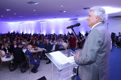 Caiado destaca força do setor supermercadista durante entrega do Carrinho de Ouro 2025