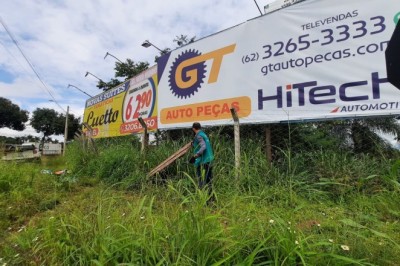 Prefeitura retira mais de 6 mil publicidades irregulares das ruas de Goiânia