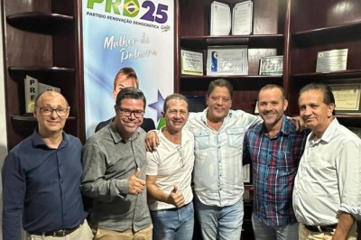 Flávio Canedo recebe lideranças de Santo Antônio do Descoberto para tratar de parcerias e ações no município