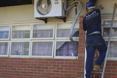 Gestão Vilela avança na modernização da rede elétrica das escolas durante recesso para garantir salas climatizadas na volta às aulas