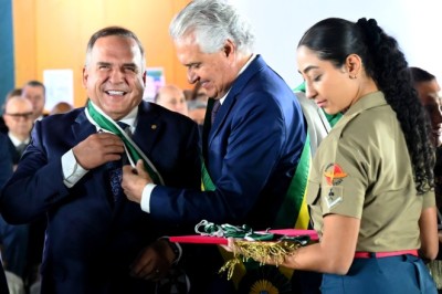 Sandro Mabel recebe Comenda da Ordem do Mérito Anhanguera por serviços prestados a Goiás