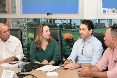 Prefeito Vilela recebe deputada Adriana Accorsi que anuncia recursos para Saúde e Segurança Pública