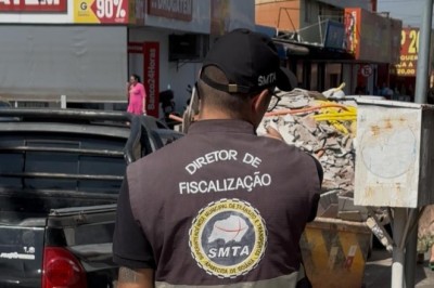 Prefeitura de Aparecida desobstrui calçadas ocupadas irregularmente no Centro