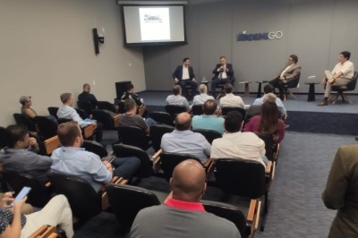 Mabel se reúne com setor da construção civil para discutir regras de transporte e descarte de concreto em Goiânia