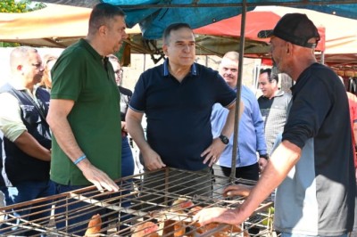 Sandro Mabel entrega banheiros climatizados na feira da Cidade Jardim
