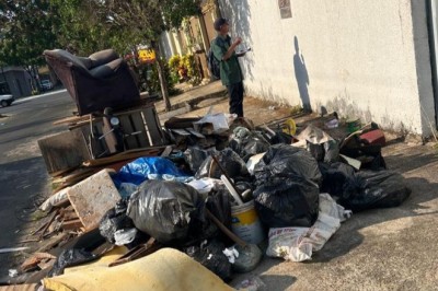 Comurg orienta moradores sobre descarte irregular em calçadas