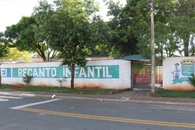 Prefeitura de Goiânia demole imóvel abandonado atrás de Cmei na Vila Santa Tereza