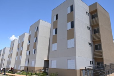 Prefeito Sandro Mabel participa da entrega de 240 moradias no Residencial Iris Rezende III