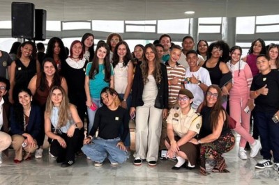 Encontro em Brasília promove educação digital e midiática com estudantes do “Escola das Adolescências”