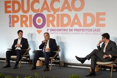 Mabel apresenta transformação tecnológica na educação da capital durante evento em Brasília