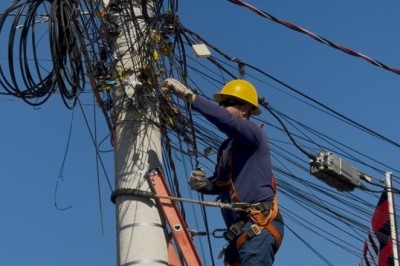 Saiba como solicitar a retirada de fios baixos, soltos ou caídos em Goiânia