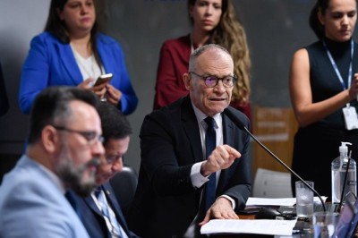 CCJ aprova porte de arma para agentes socioeducativos e oficiais de justiça