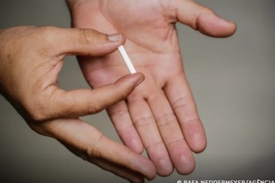 Anvisa suspende venda e propaganda de "chips da beleza"