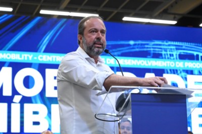 Ao lado de Lula, Silveira participa de inauguração de centro de mobilidade híbrida-flex, em Betim