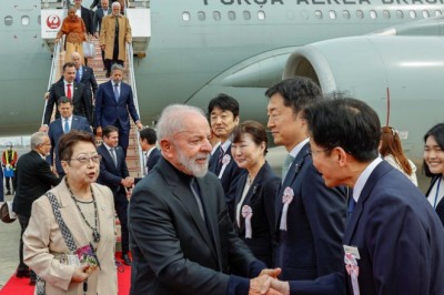 “Parceria histórica que se fortalece”, diz Lula, na chegada ao Japão