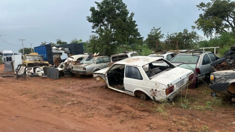Patrulha Detran remove veículos e sucatas em Aragoiânia