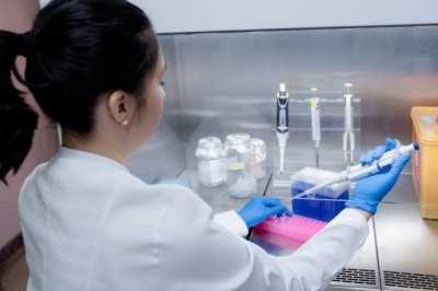 Goiás lidera iniciativa pioneira com exames genéticos para prevenção do câncer de mama e ovário pelo SUS