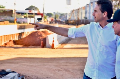 Vilela visita obras na Avenida das Nações e ouve demandas da população