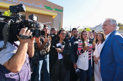 Caiado e Gracinha entregam nova Casa da Pessoa Idosa da Vila Mutirão