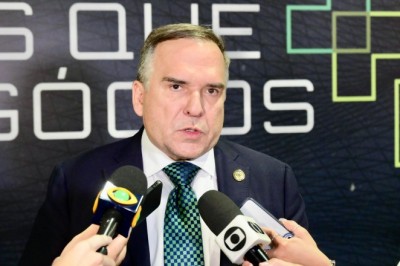 Sandro Mabel destaca força de Goiânia no setor supermercadista durante abertura da SuperAgos 2025