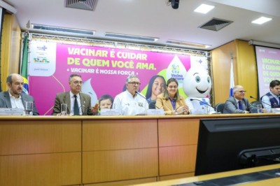 Governo do Brasil lança campanha para vacinar crianças e adolescentes de até 15 anos