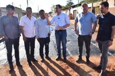 Prefeito Vilela vistoria obras de mobilidade e novo parque em Aparecida