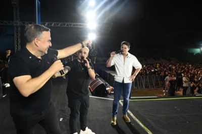 Prefeito Sandro Mabel participa da abertura do Festival do Bem, com show da dupla Matheus & Kauan