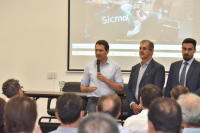 Vilela cumprimenta Apolo pela reforma de sua sede e celebra geração de empregos no Polo Empresarial Goiás