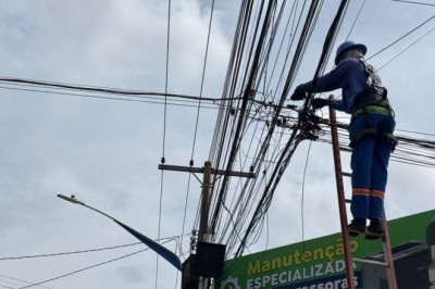 Prefeitura de Goiânia retira mais de 15 toneladas de fios inservíveis das ruas