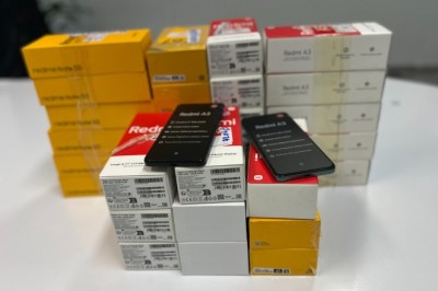 Prefeito Sandro Mabel recebe mais de 4 toneladas de vestuário e 30 celulares da Receita Federal para reforçar a assistência social em Goiânia