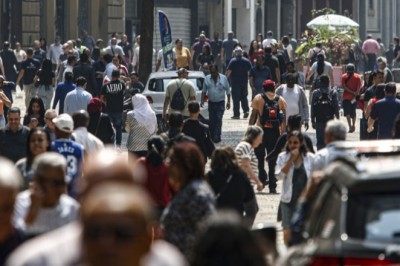 No Brasil, 8,6 milhões de pessoas saíram da pobreza entre 2023 e 2024