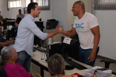 Prefeito Vilela e vereadores conferem estrutura de prédios públicos da região central de Aparecida