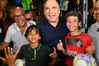 Prefeito Sandro Mabel leva “Natal para Todos” ao Conjunto Vera Cruz II, Região Oeste