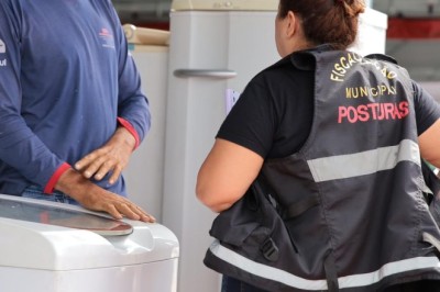 Prefeitura de Aparecida faz blitz na Avenida Tapajós para desobstruir calçadas