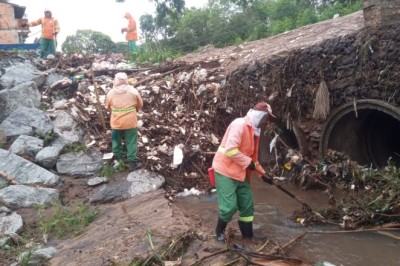 Prefeitura realiza limpeza e manutenção emergencial após forte chuva desta terça-feira (20/1)