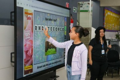 Rede municipal inicia ano letivo com 120 mil alunos e mais de 1,4 mil lousas digitais nas unidades escolares