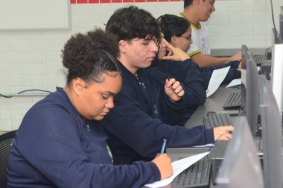 Alunos das Escolas do Futuro de Goiás podem receber Bolsa Profissionalizante