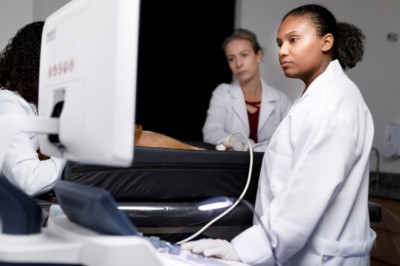 Profissionais da saúde podem realizar cursos gratuitos sobre detecção precoce de cânceres na atenção primária