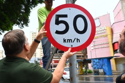 Mabel anuncia ajuste de limite de velocidade para 50 km em vias do Centro de Goiânia