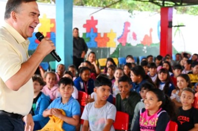 Mabel premia escola que recolheu 32 toneladas de recicláveis em desafio ambiental
