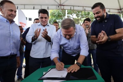 Prefeito Sandro Mabel assina ordem de serviço para recapeamento de bairros na Região Norte