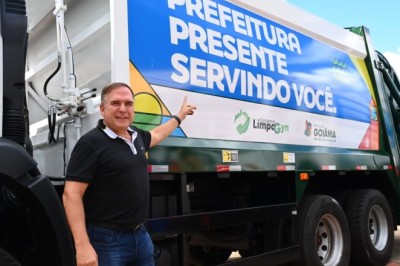 Mabel entrega novos caminhões tecnológicos para coleta domiciliar em Goiânia