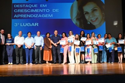 Premiação reconhece 30 docentes com base no desempenho de alunos no Saego Alfa